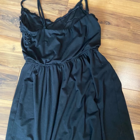 Black lace and tie dress - Picture 2 of 3